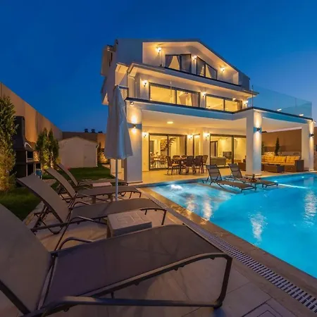 Luxury 4-bed With Private Pool And Jacuzzi * Ovacik (Fethiye)