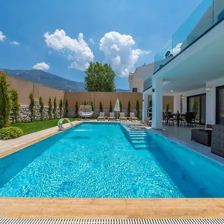 Luxury 4-bed With Private Pool And Jacuzzi Ovacik (Fethiye)