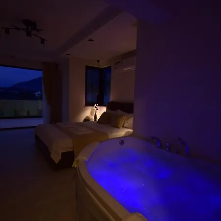 Luxury 4-bed With Private Pool And Jacuzzi Ovacik (Fethiye)