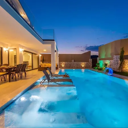 Luxury 4-bed With Private Pool And Jacuzzi * Ovacik (Fethiye)